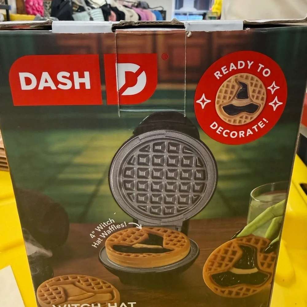 New Dash Witch Hat Mini Waffle Maker - Picture 2 of 2
